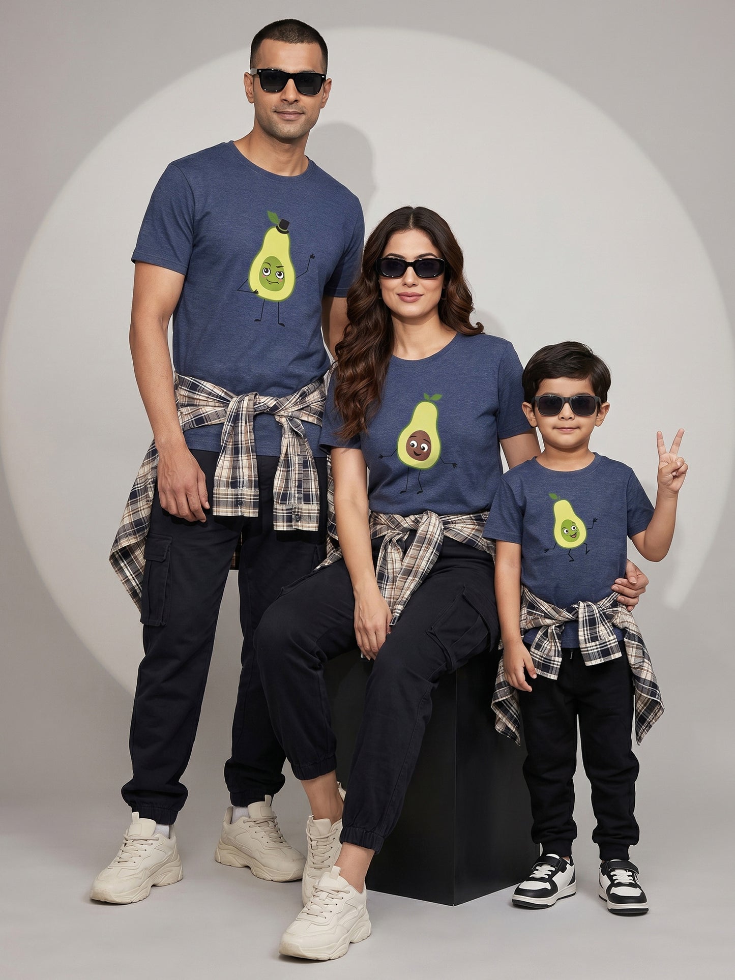 Family matching t-shirts by Keos. Easy gifting for photo shoots.